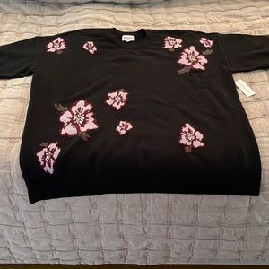New Molly & Isadora 2x black sweater with flower details.